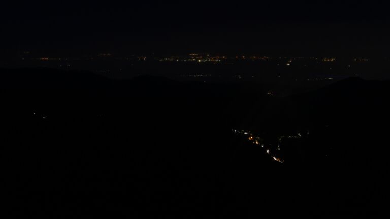 Dieses Bild zeigt eine Webcam-Aufnahme vom Achertal, aufgenommen am Sonntag, den 25.05.2025 um 04:30 Uhr. Die Temperatur betrug 6.8°C.