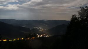 Dieses Bild zeigt eine Webcam-Aufnahme vom Achertal, aufgenommen am Samstag, den 01.08.2026 um 04:10 Uhr. Die Temperatur betrug 16.4°C.