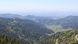 Dieses Bild zeigt eine Webcam-Aufnahme vom Achertal, aufgenommen am Sonntag, den 26.04.2026 um 14:20 Uhr. Die Temperatur betrug 15°C.