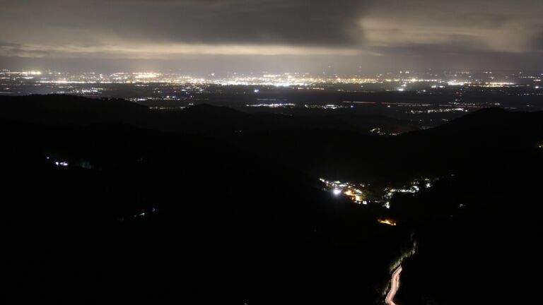 Dieses Bild zeigt eine Webcam-Aufnahme vom Achertal, aufgenommen am Samstag, den 25.10.2025 um 00:00 Uhr. Die Temperatur betrug 3.1°C.