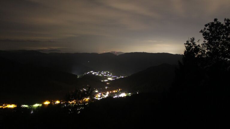 Dieses Bild zeigt eine Webcam-Aufnahme vom Achertal, aufgenommen am Montag, den 21.09.2026 um 03:30 Uhr. Die Temperatur betrug 10.9°C.