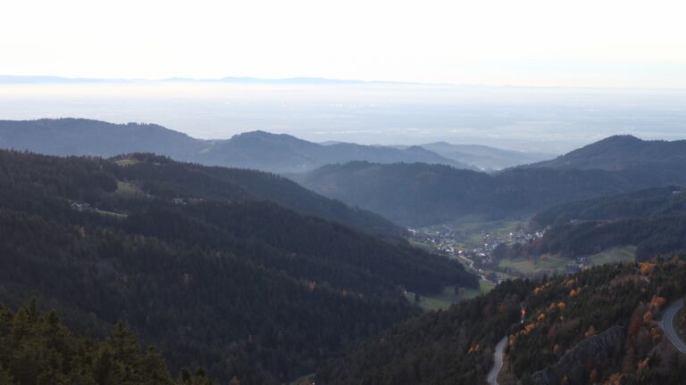 Dieses Bild zeigt eine Webcam-Aufnahme vom Achertal, aufgenommen am Mittwoch, den 05.11.2025 um 17:20 Uhr. Die Temperatur betrug 12.1°C.