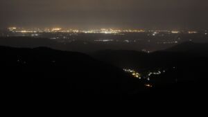 Dieses Bild zeigt eine Webcam-Aufnahme vom Achertal, aufgenommen am Donnerstag, den 03.07.2025 um 01:00 Uhr. Die Temperatur betrug 18.4°C.