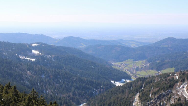 Dieses Bild zeigt eine Webcam-Aufnahme vom Achertal, aufgenommen am Donnerstag, den 02.04.2026 um 15:40 Uhr. Die Temperatur betrug 6.4°C.