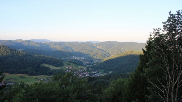 Dieses Bild zeigt eine Webcam-Aufnahme vom Achertal, aufgenommen am Montag, den 06.07.2026 um 06:30 Uhr. Die Temperatur betrug 15°C.