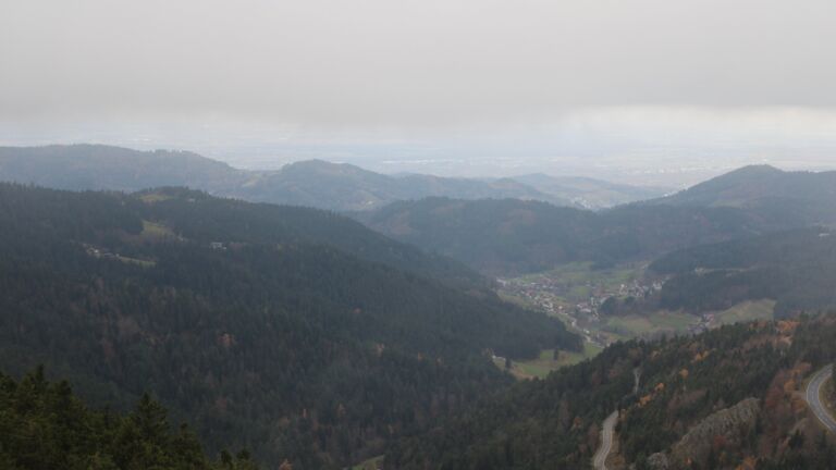 Dieses Bild zeigt eine Webcam-Aufnahme vom Achertal, aufgenommen am Dienstag, den 11.11.2025 um 08:20 Uhr. Die Temperatur betrug 5.1°C.