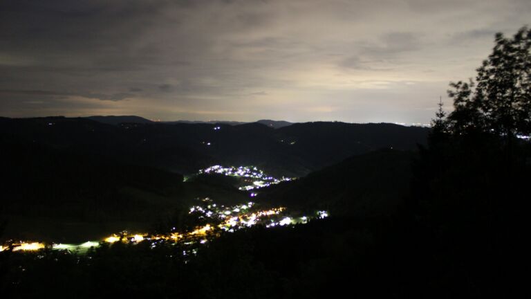 Dieses Bild zeigt eine Webcam-Aufnahme vom Achertal, aufgenommen am Samstag, den 16.05.2026 um 23:00 Uhr. Die Temperatur betrug 6.6°C.