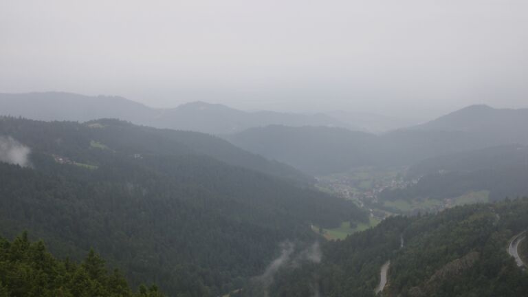 Dieses Bild zeigt eine Webcam-Aufnahme vom Achertal, aufgenommen am Montag, den 04.08.2025 um 08:10 Uhr. Die Temperatur betrug 10.4°C.