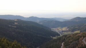 Dieses Bild zeigt eine Webcam-Aufnahme vom Achertal, aufgenommen am Dienstag, den 09.12.2025 um 15:50 Uhr. Die Temperatur betrug 10.5°C.