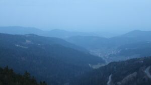 Dieses Bild zeigt eine Webcam-Aufnahme vom Achertal, aufgenommen am Montag, den 09.03.2026 um 06:40 Uhr. Die Temperatur betrug 7.6°C.