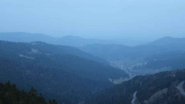 Dieses Bild zeigt eine Webcam-Aufnahme vom Achertal, aufgenommen am Montag, den 09.03.2026 um 06:40 Uhr. Die Temperatur betrug 7.6°C.