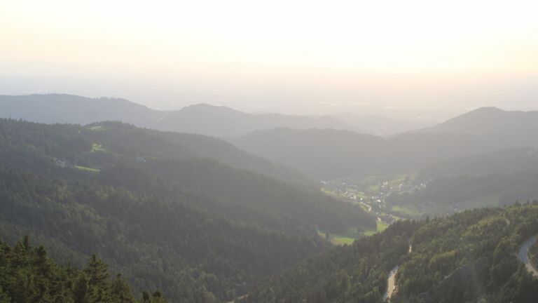 Dieses Bild zeigt eine Webcam-Aufnahme vom Achertal, aufgenommen am Mittwoch, den 06.08.2025 um 19:40 Uhr. Die Temperatur betrug 16.3°C.