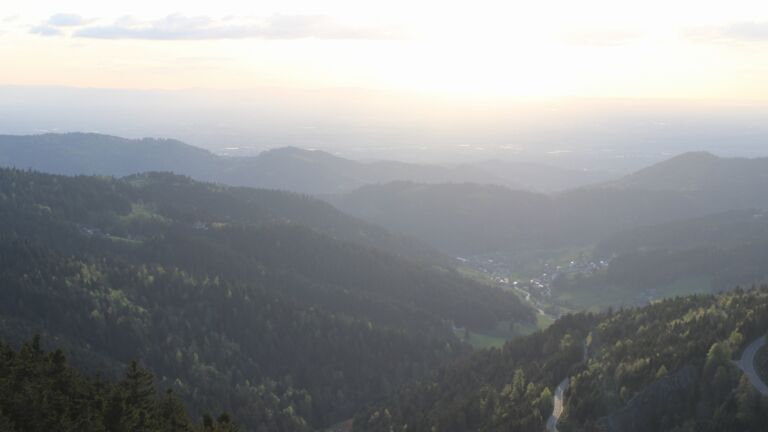 Dieses Bild zeigt eine Webcam-Aufnahme vom Achertal, aufgenommen am Sonntag, den 19.04.2026 um 19:40 Uhr. Die Temperatur betrug 6.7°C.