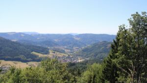 Dieses Bild zeigt eine Webcam-Aufnahme vom Achertal, aufgenommen am Donnerstag, den 13.08.2026 um 14:10 Uhr. Die Temperatur betrug 34°C.