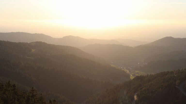 Dieses Bild zeigt eine Webcam-Aufnahme vom Achertal, aufgenommen am Dienstag, den 07.04.2026 um 19:30 Uhr. Die Temperatur betrug 12.6°C.