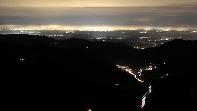 Dieses Bild zeigt eine Webcam-Aufnahme vom Achertal, aufgenommen am Mittwoch, den 03.12.2025 um 06:10 Uhr. Die Temperatur betrug 4.2°C.