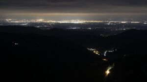 Dieses Bild zeigt eine Webcam-Aufnahme vom Achertal, aufgenommen am Dienstag, den 14.10.2025 um 04:30 Uhr. Die Temperatur betrug 6.4°C.