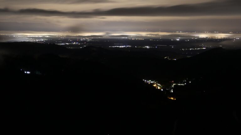 Dieses Bild zeigt eine Webcam-Aufnahme vom Achertal, aufgenommen am Sonntag, den 02.11.2025 um 05:40 Uhr. Die Temperatur betrug 6.1°C.