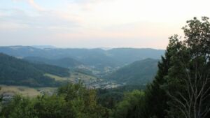 Dieses Bild zeigt eine Webcam-Aufnahme vom Achertal, aufgenommen am Sonntag, den 16.08.2026 um 20:10 Uhr. Die Temperatur betrug 24.8°C.