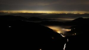 Dieses Bild zeigt eine Webcam-Aufnahme vom Achertal, aufgenommen am Sonntag, den 21.12.2025 um 22:00 Uhr. Die Temperatur betrug 7.2°C.