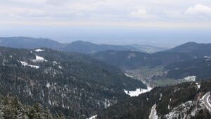 Dieses Bild zeigt eine Webcam-Aufnahme vom Achertal, aufgenommen am Sonntag, den 29.03.2026 um 16:10 Uhr. Die Temperatur betrug 2°C.