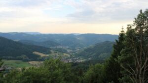 Dieses Bild zeigt eine Webcam-Aufnahme vom Achertal, aufgenommen am Sonntag, den 21.06.2026 um 19:50 Uhr. Die Temperatur betrug 26.9°C.