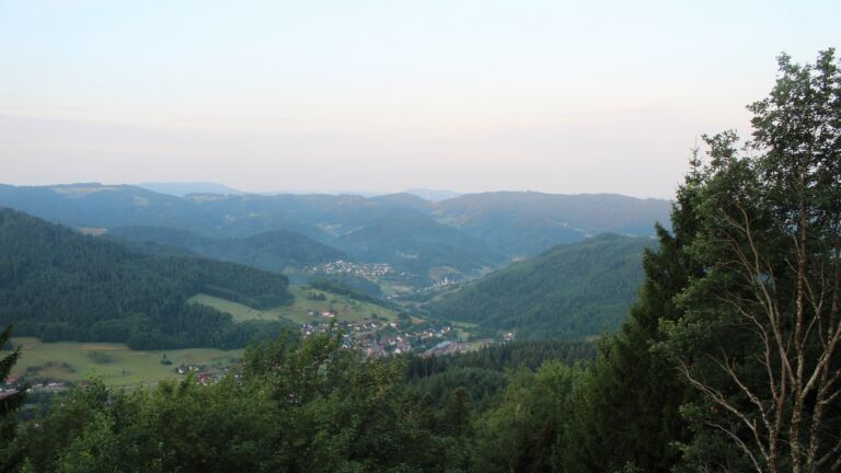 Dieses Bild zeigt eine Webcam-Aufnahme vom Achertal, aufgenommen am Samstag, den 18.07.2026 um 06:20 Uhr. Die Temperatur betrug 15.4°C.