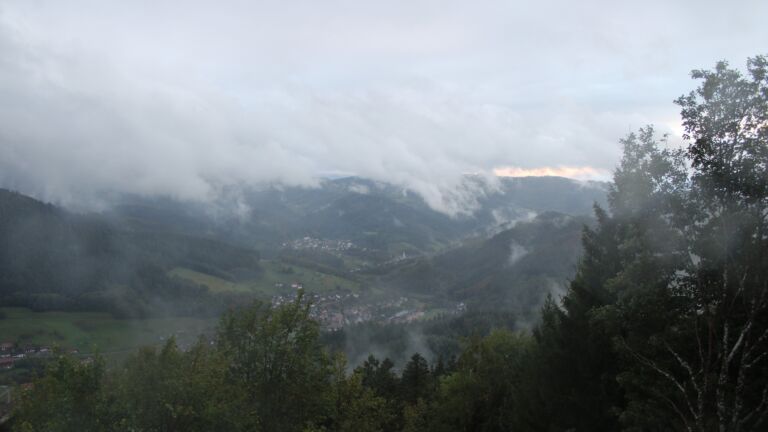 Dieses Bild zeigt eine Webcam-Aufnahme vom Achertal, aufgenommen am Donnerstag, den 08.10.2026 um 18:40 Uhr. Die Temperatur betrug 8.1°C.
