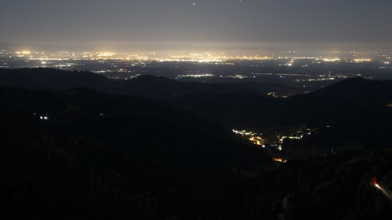 Dieses Bild zeigt eine Webcam-Aufnahme vom Achertal, aufgenommen am Samstag, den 25.04.2026 um 01:00 Uhr. Die Temperatur betrug 10.4°C.