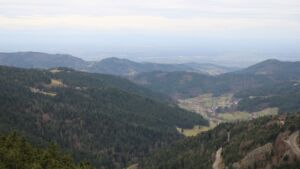 Dieses Bild zeigt eine Webcam-Aufnahme vom Achertal, aufgenommen am Freitag, den 19.12.2025 um 11:10 Uhr. Die Temperatur betrug 7.4°C.