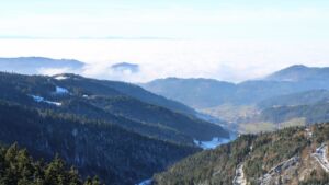 Dieses Bild zeigt eine Webcam-Aufnahme vom Achertal, aufgenommen am Samstag, den 22.11.2025 um 13:30 Uhr. Die Temperatur betrug -1.6°C.