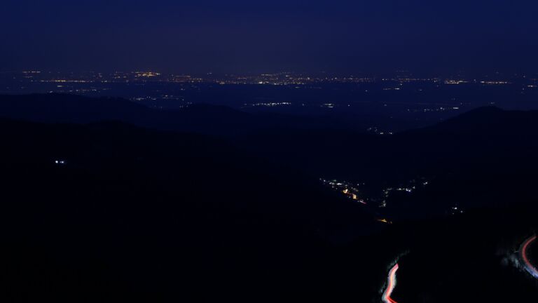 Dieses Bild zeigt eine Webcam-Aufnahme vom Achertal, aufgenommen am Montag, den 23.03.2026 um 05:30 Uhr. Die Temperatur betrug 5.1°C.