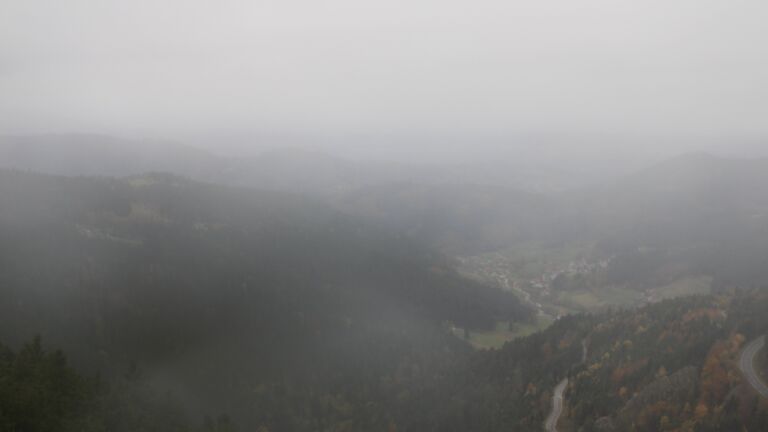 Dieses Bild zeigt eine Webcam-Aufnahme vom Achertal, aufgenommen am Dienstag, den 28.10.2025 um 11:00 Uhr. Die Temperatur betrug 5.1°C.