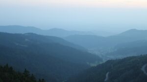Dieses Bild zeigt eine Webcam-Aufnahme vom Achertal, aufgenommen am Samstag, den 14.06.2025 um 21:40 Uhr. Die Temperatur betrug 22.6°C.