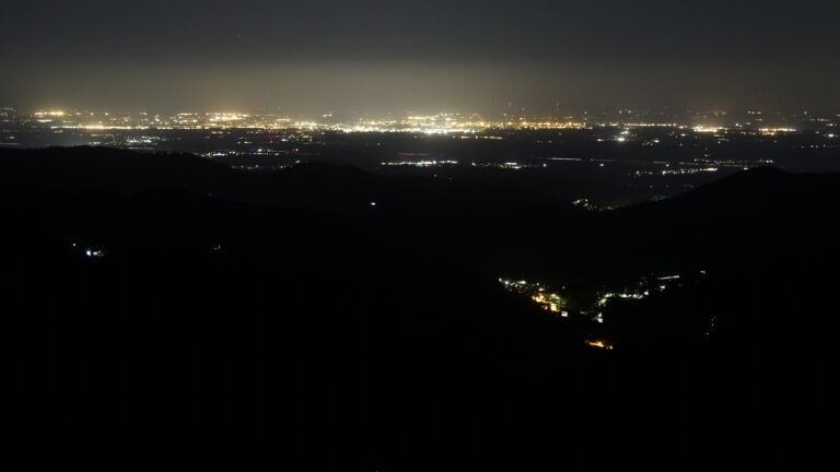 Dieses Bild zeigt eine Webcam-Aufnahme vom Achertal, aufgenommen am Samstag, den 19.07.2025 um 01:00 Uhr. Die Temperatur betrug 16.2°C.