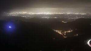 Dieses Bild zeigt eine Webcam-Aufnahme vom Achertal, aufgenommen am Samstag, den 06.12.2025 um 18:30 Uhr. Die Temperatur betrug 3.4°C.