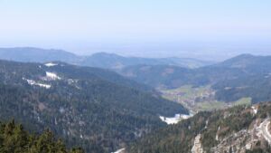 Dieses Bild zeigt eine Webcam-Aufnahme vom Achertal, aufgenommen am Donnerstag, den 02.04.2026 um 14:00 Uhr. Die Temperatur betrug 5.6°C.