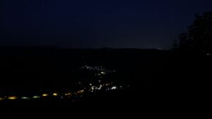 Dieses Bild zeigt eine Webcam-Aufnahme vom Achertal, aufgenommen am Donnerstag, den 28.05.2026 um 04:00 Uhr. Die Temperatur betrug 16.7°C.