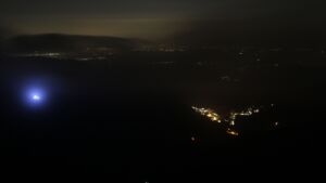 Dieses Bild zeigt eine Webcam-Aufnahme vom Achertal, aufgenommen am Donnerstag, den 18.12.2025 um 00:00 Uhr. Die Temperatur betrug 4.9°C.