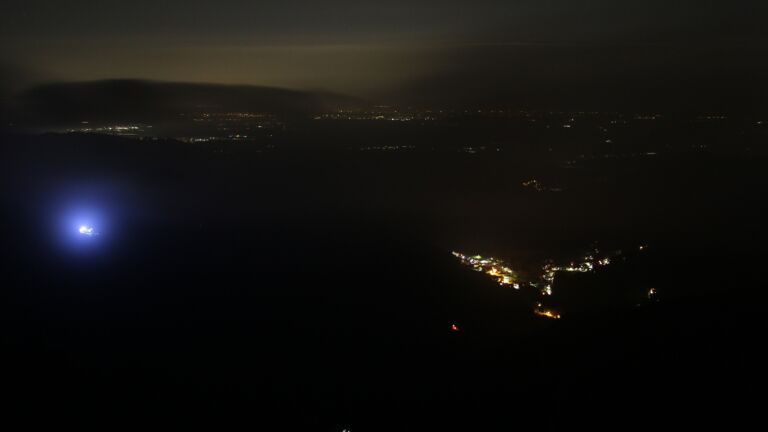 Dieses Bild zeigt eine Webcam-Aufnahme vom Achertal, aufgenommen am Donnerstag, den 18.12.2025 um 00:00 Uhr. Die Temperatur betrug 4.9°C.