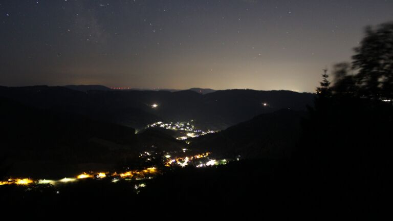 Dieses Bild zeigt eine Webcam-Aufnahme vom Achertal, aufgenommen am Mittwoch, den 24.06.2026 um 03:10 Uhr. Die Temperatur betrug 24.1°C.