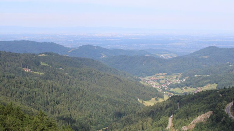 Dieses Bild zeigt eine Webcam-Aufnahme vom Achertal, aufgenommen am Freitag, den 18.07.2025 um 09:40 Uhr. Die Temperatur betrug 20.7°C.