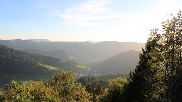 Dieses Bild zeigt eine Webcam-Aufnahme vom Achertal, aufgenommen am Mittwoch, den 14.10.2026 um 17:50 Uhr. Die Temperatur betrug 19.3°C.