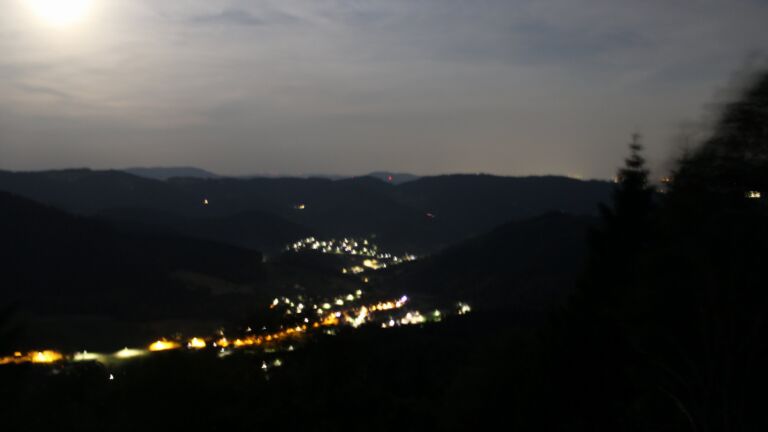 Dieses Bild zeigt eine Webcam-Aufnahme vom Achertal, aufgenommen am Samstag, den 27.06.2026 um 00:00 Uhr. Die Temperatur betrug 29.2°C.