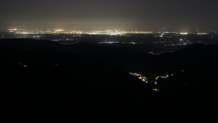 Dieses Bild zeigt eine Webcam-Aufnahme vom Achertal, aufgenommen am Samstag, den 31.05.2025 um 03:30 Uhr. Die Temperatur betrug 18.7°C.