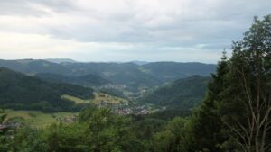 Dieses Bild zeigt eine Webcam-Aufnahme vom Achertal, aufgenommen am Montag, den 08.06.2026 um 21:10 Uhr. Die Temperatur betrug 15.4°C.