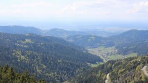 Dieses Bild zeigt eine Webcam-Aufnahme vom Achertal, aufgenommen am Dienstag, den 21.04.2026 um 15:00 Uhr. Die Temperatur betrug 5.4°C.