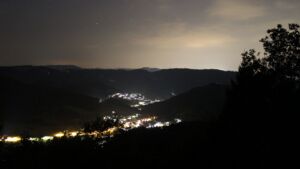 Dieses Bild zeigt eine Webcam-Aufnahme vom Achertal, aufgenommen am Sonntag, den 16.08.2026 um 22:30 Uhr. Die Temperatur betrug 23.2°C.