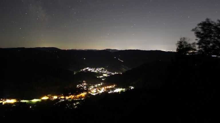 Dieses Bild zeigt eine Webcam-Aufnahme vom Achertal, aufgenommen am Montag, den 14.09.2026 um 21:30 Uhr. Die Temperatur betrug 19.4°C.
