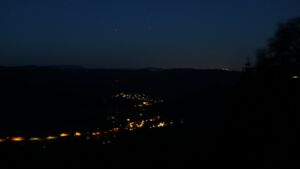Dieses Bild zeigt eine Webcam-Aufnahme vom Achertal, aufgenommen am Sonntag, den 24.05.2026 um 04:20 Uhr. Die Temperatur betrug 20°C.